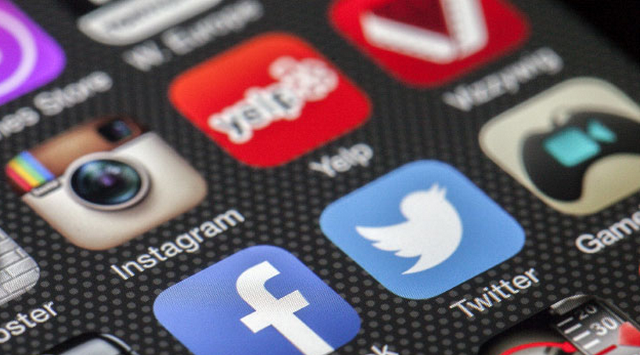 Danes nisi v toku dogodkov, če nimaš fb, twiterja in če ne pišeš svoj blog.